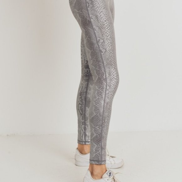 WILD🐺PRINT LEGGINGS - Picture 10 of 12